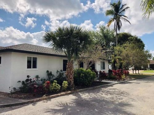 549 94 Ave, Naples FL 34108-2444 exterior