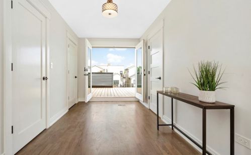 1837 Mozart St, Chicago IL 60647-5111 exterior