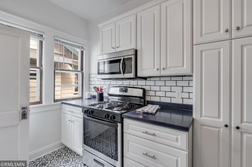 807 Hamline Ave, Saint Paul MN  55104-1300 exterior