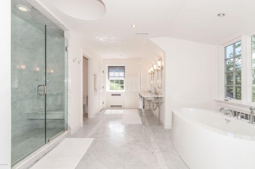 188 Round Hl Rd, Greenwich CT 06831-3301 exterior