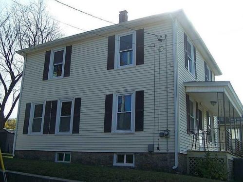 160 Division St, Woonsocket, RI 02895-5329