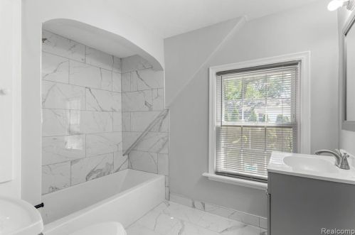 6754 Dolphin St, Dearborn Heights MI  48127-2539 exterior