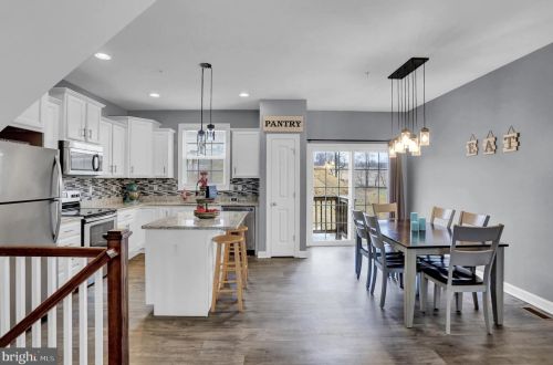 206 Overlook Dr, Hanover PA 17331-9136 exterior