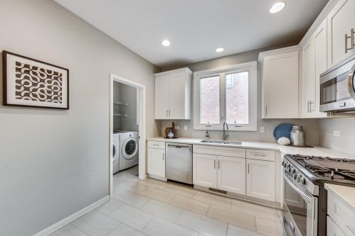 1312 Damen Ave, Chicago IL 60647-5507 exterior