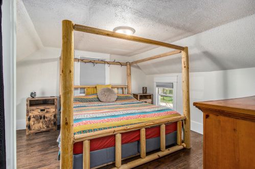 231 4 Ave, Three Rivers MI 49093-1509 exterior