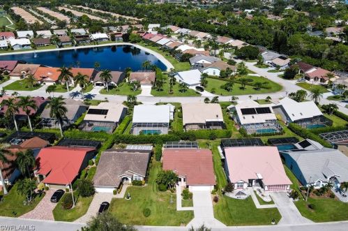 213 Countryside Dr, Naples FL 34104-6720 exterior