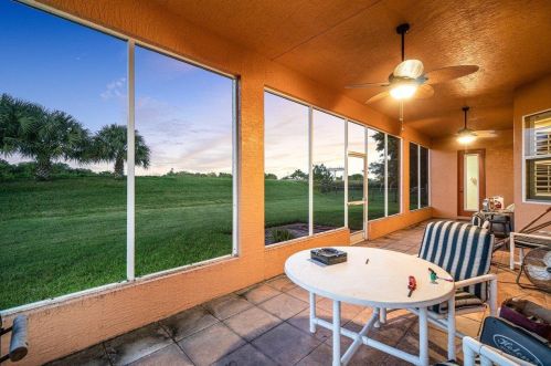 386 Dalton Cir, Fort Pierce FL 34953-5850 exterior