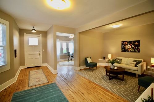 2208 Austin St, Milwaukee, WI 53207-1306