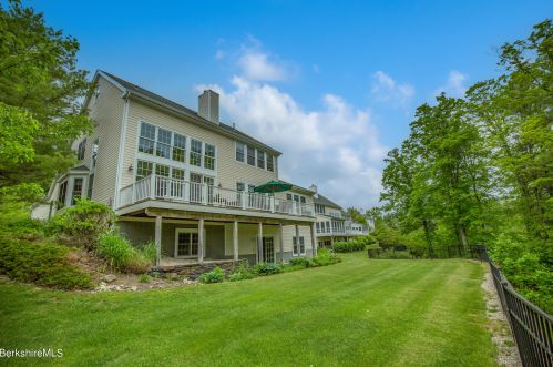 47 Fairwynds Dr, Lenox MA 01240-2729 exterior