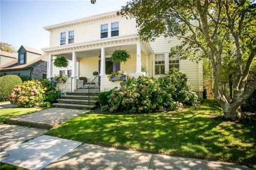 65 Kay St, Middletown, RI 02840-2825