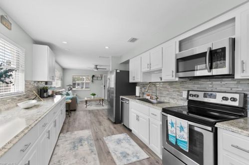 862 95th Ave, Naples FL 34108-2459 exterior