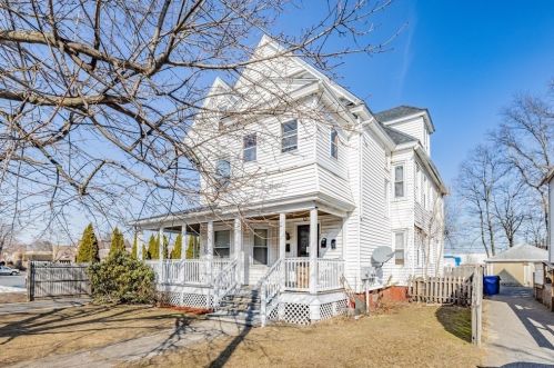 19 Parkwood St, Springfield MA 01108-2609 exterior