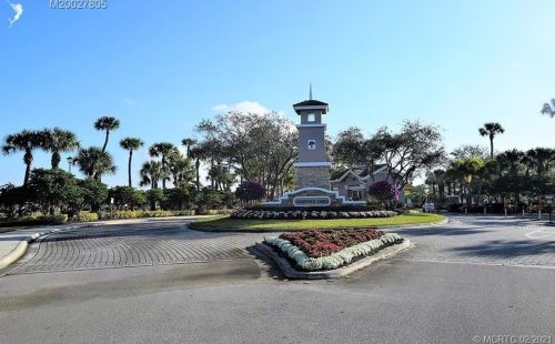 10082 Chadwick Dr, Fort Pierce FL 34987-2418 exterior