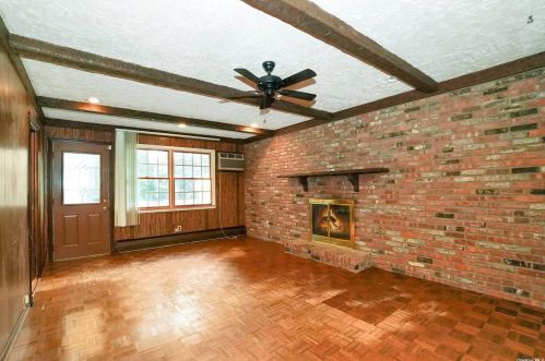 32 Kenswick Ln, Huntington Station NY  11746-2805 exterior