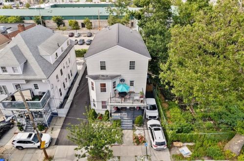 91 Peace St, Providence RI 02907-1550 exterior