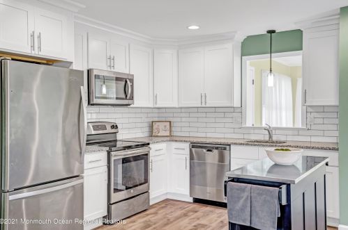 8 Leighton Ln, Lakehurst NJ  08759-6711 exterior