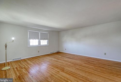 100 Acadia Dr, Riverton NJ 08077-3136 exterior