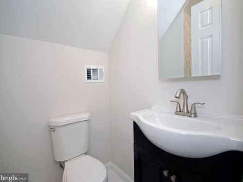 20 Fogarty Dr, Trenton NJ 08619-4320 exterior