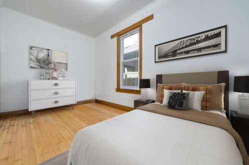 2008 Addison St, Chicago IL 60618-6102 exterior