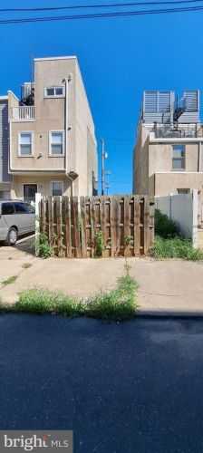 2050 Ellsworth St, Philadelphia PA 19146-2420 exterior