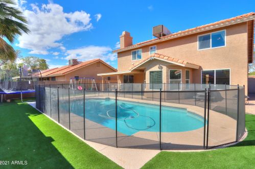 4331 Amberwood Dr, Phoenix AZ 85045-4209 exterior