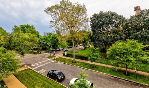 2840 Hollywood Ave, Chicago IL  60659-4700 exterior