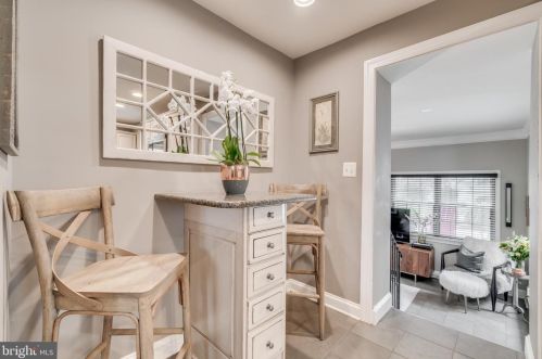 3013 King St, Alexandria VA 22302-3514 exterior