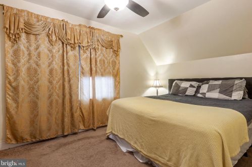 302 9 St, Chester PA 19013-1712 exterior