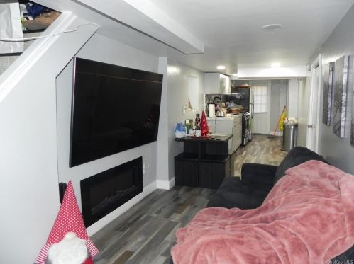 1847 Holland Ave, Bronx NY 10467-8304 exterior