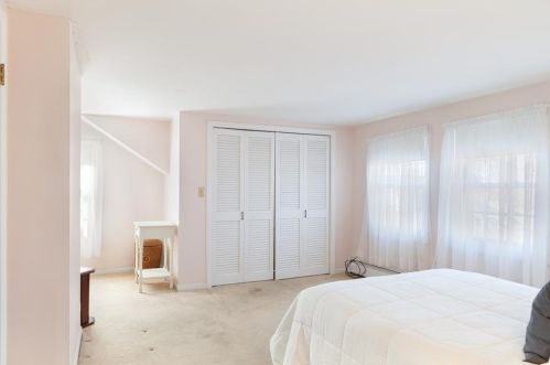 65 Phelps Rd, Middletown RI 02842-5448 exterior