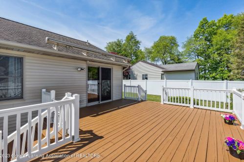 502 Brunswick Dr, Dewitt MI 48820-9189 exterior