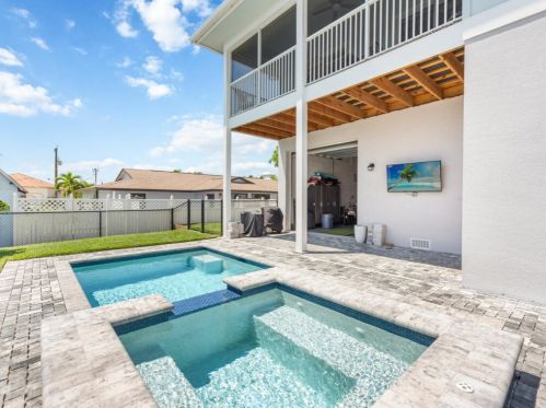 132 Jamaica Dr, Naples FL exterior