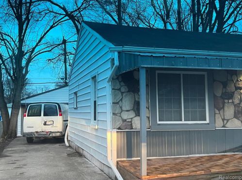 24086 Annapolis St, Dearborn Heights MI  48125-1914 exterior