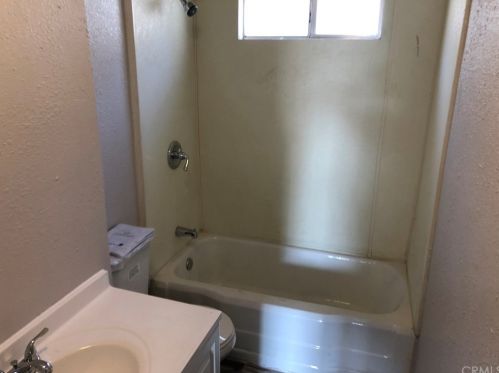 1914 Pacific St, Bakersfield CA 93305-5091 exterior