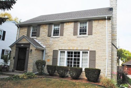 8504 Ravenswood Cir, Milwaukee, WI 53226-4656