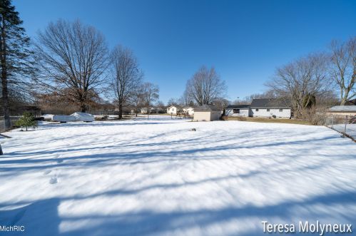 4085 Nicholl Ave, Meskegon MI 49444-3633 exterior