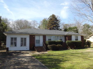 2408 Peach Orchard Rd, Sumter SC  29154-1004 exterior