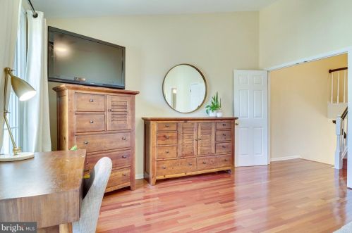 7041 Chesley Search Way, Alexandria VA 22315-4754 exterior