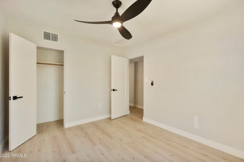 7008 11th Way, Phoenix AZ  85020-5313 exterior