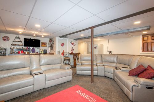 6936 89th St, Milwaukee WI  53224-4702 exterior