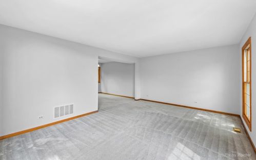 1788 Woodhaven Dr, Bull Valley IL 60014-1940 exterior