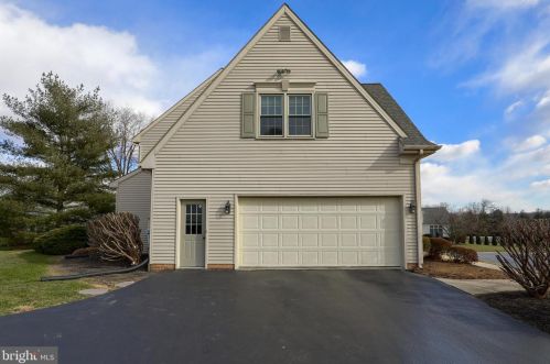2933 Hearthside Ln, Lancaster PA 17601-1457 exterior