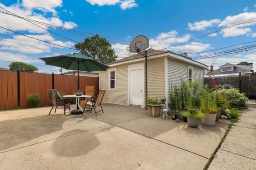 5428 Sawyer Ave, Chicago IL 60632-2624 exterior