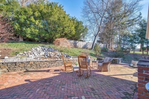 1110 Amostown Rd, West Springfield MA 01089-4309 exterior