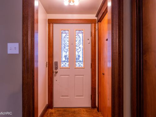 320 Elizabeth St, Sylvan Beach MI 49461-1311 exterior