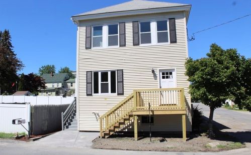 20 Golf Ave, Methuen MA  01844-6257 exterior