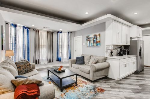 546 46th St, Chicago, IL 60653-3465