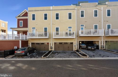 724 Diamond Ave, Alexandria VA 22301-1748 exterior