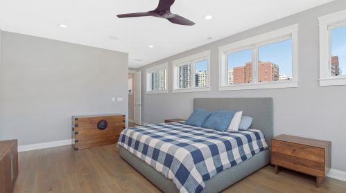 549 Roscoe St, Chicago IL 60657-3518 exterior