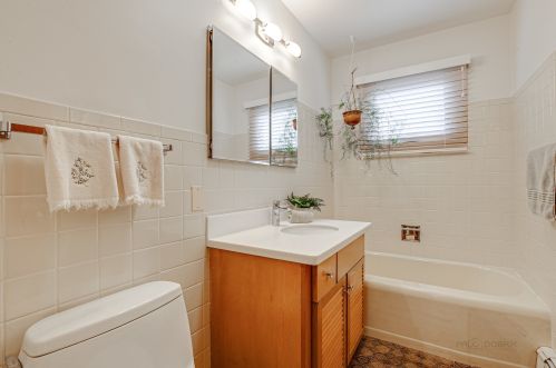 2035 Poplar St, Waukegan IL 60087-5014 exterior